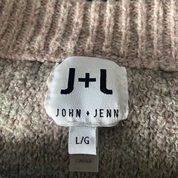 John & Jenn Pink/Gray Leopard pattern cozy sweater - Picture 2 of 4